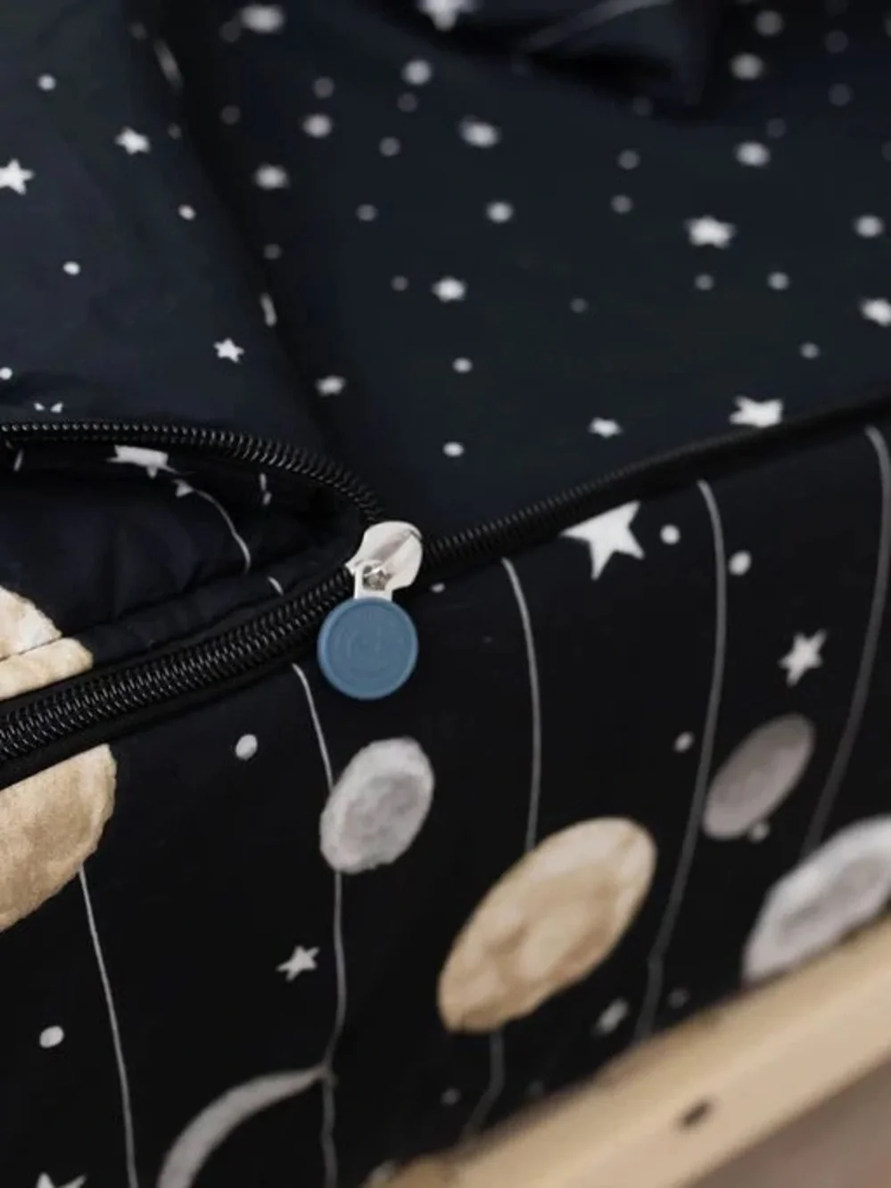 Beddy’s Out Of This World Zipper Bedding -3 piece set - Picture 5 of 7